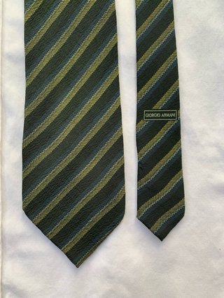 Corbata de rayas verde y azul