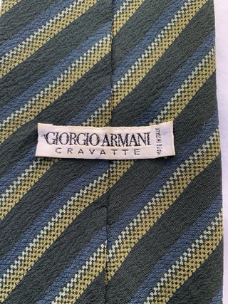 Corbata de rayas verde y azul