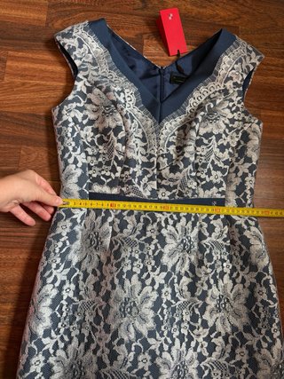Vestido Carolina Herrera encaje azul y plateado