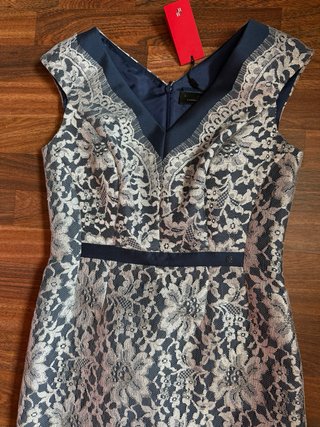 Vestido Carolina Herrera encaje azul y plateado