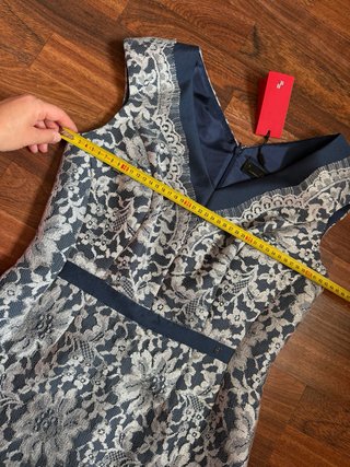 Vestido Carolina Herrera encaje azul y plateado