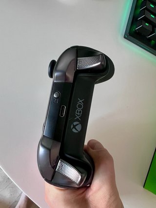 Xbox Elite Series 2 + Valigia e Stazione di Ricarica