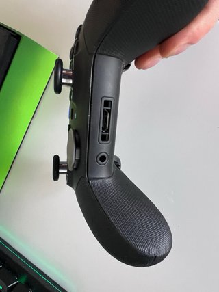Xbox Elite Series 2 + Valigia e Stazione di Ricarica