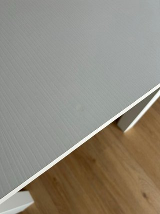 Mesa de comedor blanca de madera