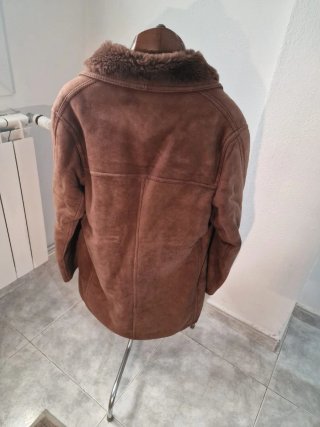Chaqueta de ante marrón con borreguito