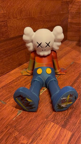 Réplica KAWS decoración