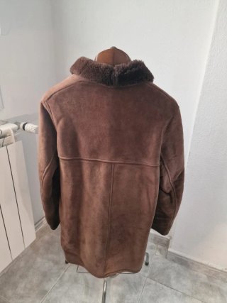 Chaqueta de ante marrón con cuello de borrego