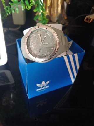 Reloj Adidas Nuevo Gris y Dorado