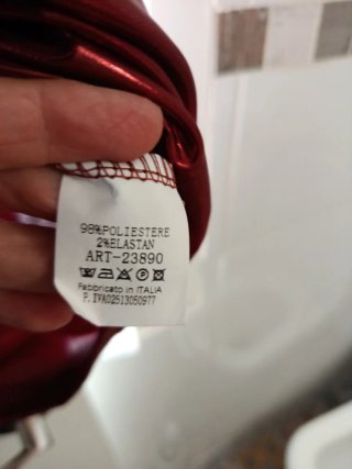 Chaqueta bomber brillante roja