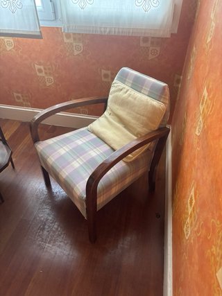 Conjunto vintage: 2 sillas y mesa auxiliar