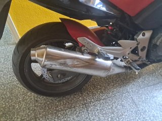 Honda CBF 600 N 2005 Negra/Roja con el equipo