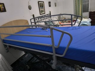 Cama geriátrica elevable. Solo tres meses de uso.
