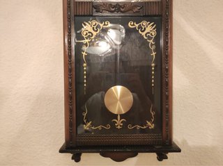 Reloj de péndulo antiguo de madera