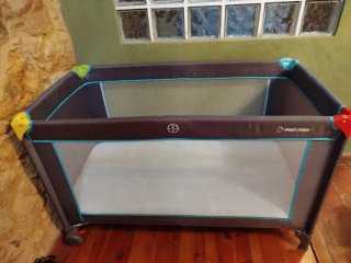 Cama infantil de viaje como nuevo