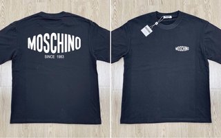 Camiseta Moschino Negra. Talla M. Acepto ofertas.