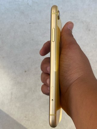 iPhone XR Giallo Senza Graffi