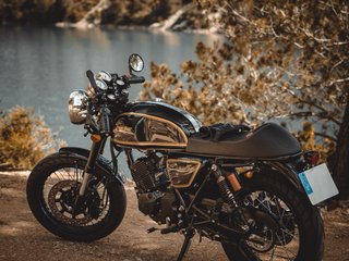 Moto Macbor Jhonny Be Good Negra/Dorada