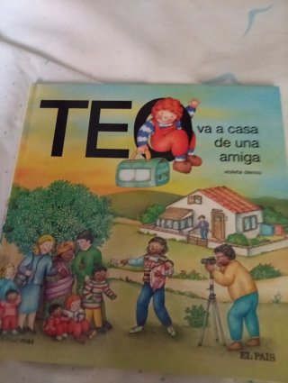 Libro TEO va a casa de una amiga