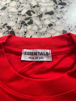 Camiseta Essentials