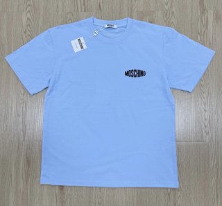 Camiseta Moschino Azul Claro. Talla M.