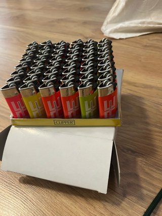 Confezione da 48 accendini Clipper vari colori