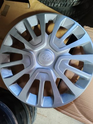 Tapacubos Toyota Plateados