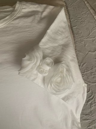 Camiseta Zara blanca con flores
