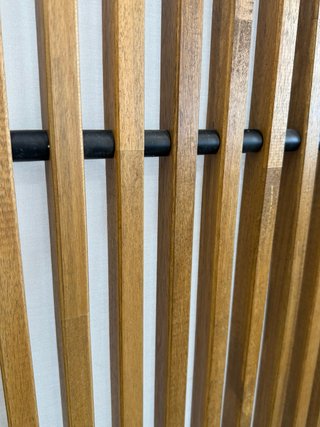 Biombo separador de madera