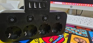 Regleta Negra con 4 Enchufes y 3 USB