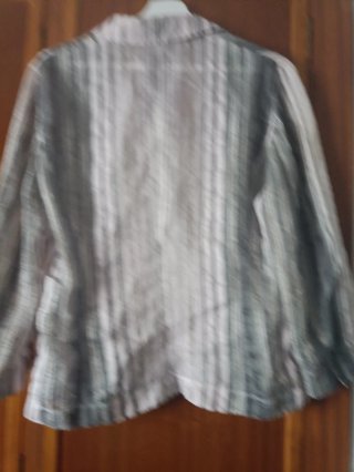 Camisa de rayas gris y rosa