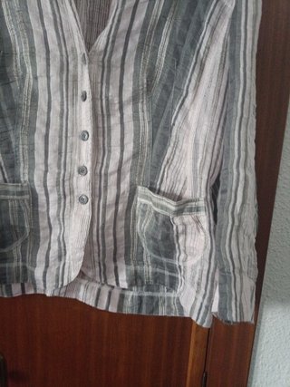 Camisa de rayas gris y rosa