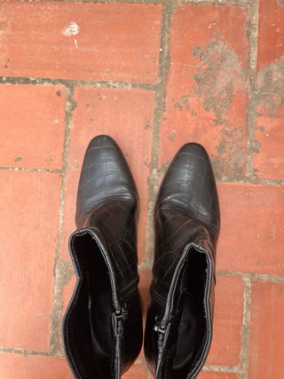 Botas negras efecto piel de cocodrilo