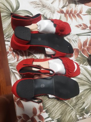 Sandalias tacón niña con velcro rojas T36 y T37