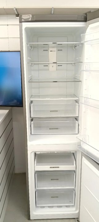 NEVERA COMBI WHIRLPOOL NO FROST ENERGÍA A+
