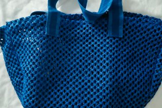 Bolso de rejilla azul