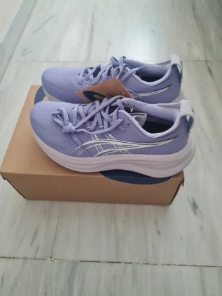 Zapatillas Asics Nimbus 28 Morado/Blanco.