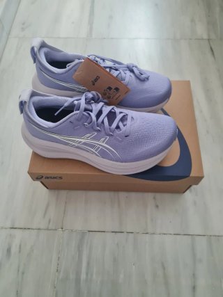 Zapatillas Asics Nimbus 28 Morado/Blanco.