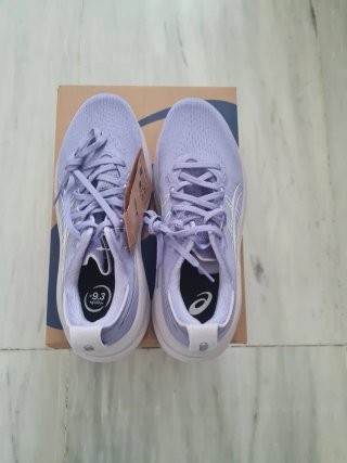 Zapatillas Asics Nimbus 28 Morado/Blanco.