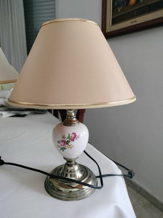 Lámpara de mesa floral
