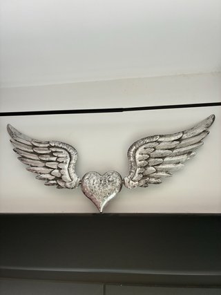 Corazón con alas decorativo metal. 90 cm