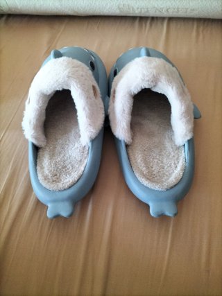 Zapatillas de casa tiburón azul y blanco