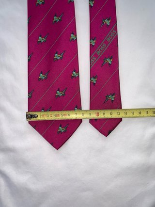 Corbata fucsia con estampado de pájaros