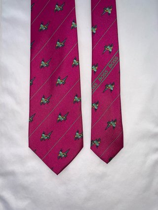 Corbata fucsia con estampado de pájaros