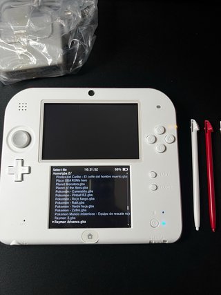 Nintendo 2DS con molti giochi