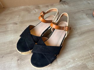 Sandalias Clowse