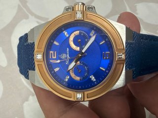 Reloj Breitling Azul y Dorado y un cartier, fotos.