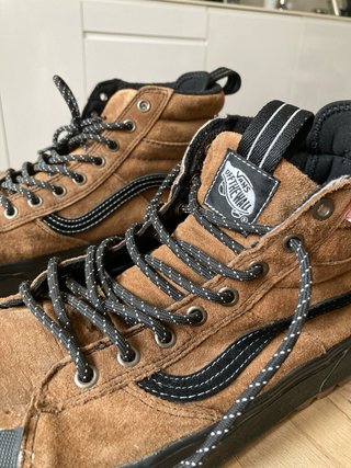 Zapatillas Vans Caña Alta Marrones y Negras