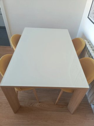 Mesa Comedor Cristal templado y Madera de roble.