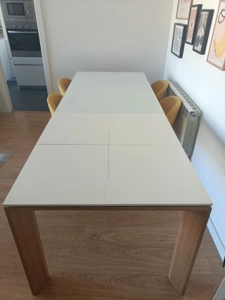 Mesa Comedor Cristal templado y Madera de roble.