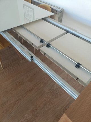 Mesa Comedor Cristal templado y Madera de roble.